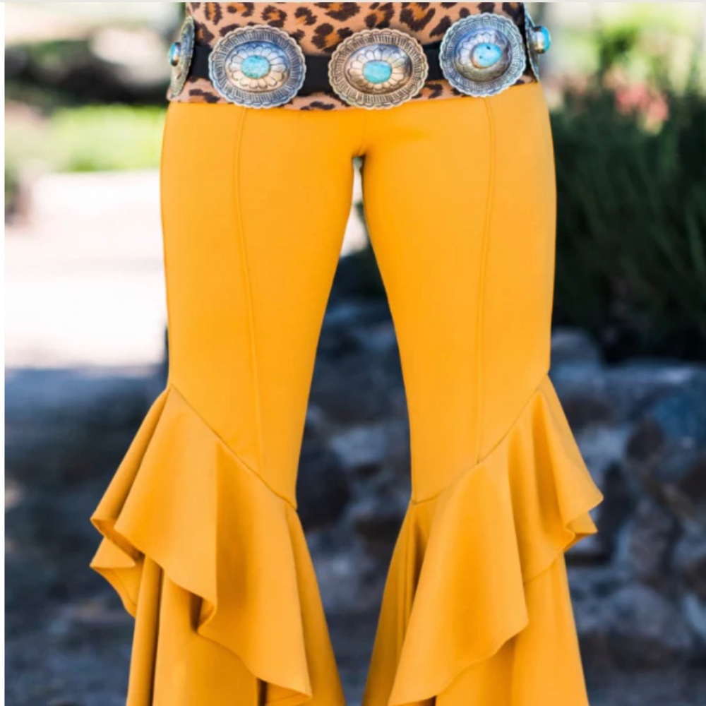 RODEO QUINCY Senorita Bells, 2X mustard, brand new unworn.